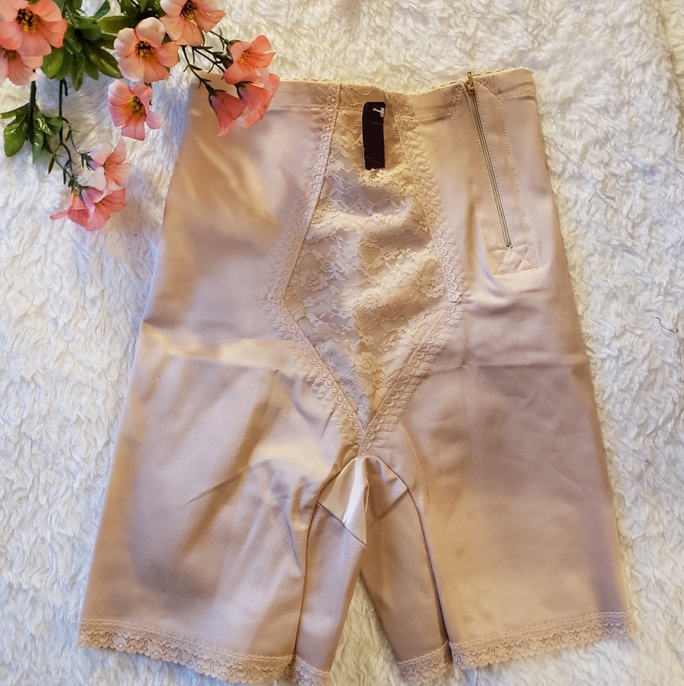 SHAPEWEAR  WITH EASY ON ZIPPER.
